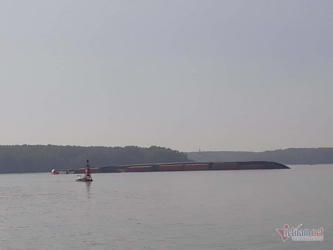 Hiện trường vụ chìm tàu trên sông Lòng Tàu, đoạn qua thượng lưu xã An Thạnh.