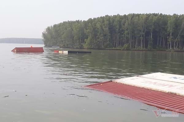 Tàu VIET SUN INTEGRITY có tải trọng 8000 tấn chở 290 container bất ngờ bị chìm.