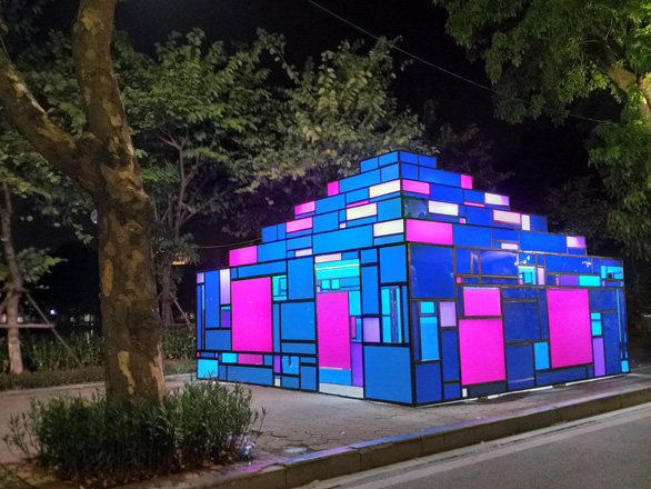 Tác phẩm đã phải dỡ bỏ vào chiều nay 30-10 - Ảnh: Nghệ sĩ cung cấp