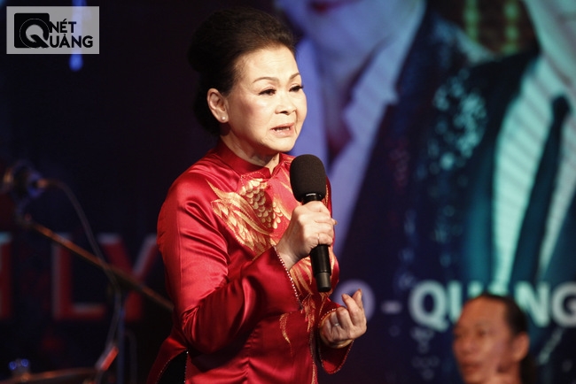 Khánh Ly, trong lần trở lại Đà Nẵng này, bà không chỉ hát, mà bà còn tranh thủ thực hiện các chuyến đi thiện nguyện.
