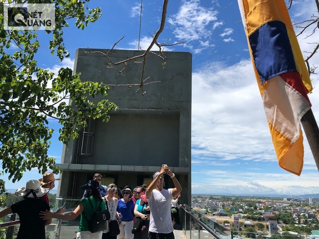 Thang máy gây xôn xao dư luận một thời ở Ngũ Hành Sơn khi được xây dựng.