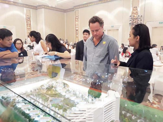 Người nước ngoài quan tâm tới bất động sản Việt ngày càng nhiều. Ảnh: Quang Huy