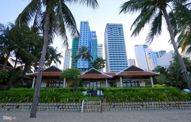 Từ năm 2011-2015, UBND tỉnh Khánh Hòa nhiều lần tổ chức họp với chủ đầu tư là Công ty TNHH thương mại và đầu tư Khánh Hòa để lên phương án di dời.