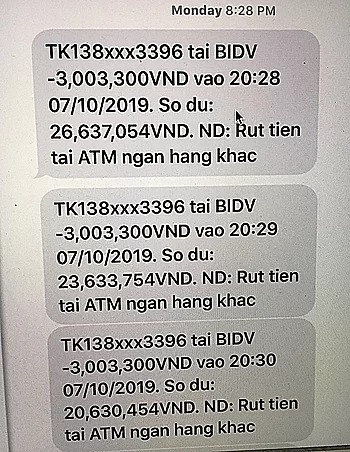 Tin nhắn báo trừ tiền gửi đến điện thoại chị Mai.