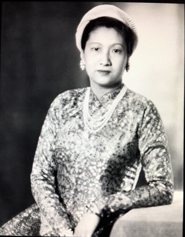 Hoàng hậu Nam Phương mặc áo dài Lemur - Ảnh tư liệu