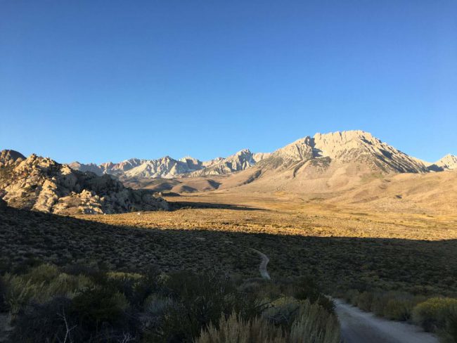 Thiên nhiên ở Bishop, California, nơi người dân vẫn tự hào quê hương họ là một trong những nơi hiếm hoi trên thế giới mà con người có thể quan sát dải ngân hà trên bầu trời không ô nhiễm