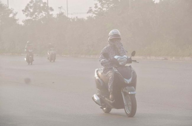 Ô nhiễm không khí đang ngày càng trầm trọng, đặc biệt là ở hai đô thị Hà Nội, TP.HCM.