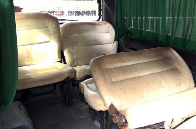 Bên trong ôtô 16 chỗ đưa đón học sinh xảy ra sự việc.