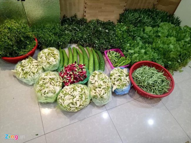 Nhiều "tiểu thương" rau thịt quê khẳng định có những ngày cao điểm, doanh thu lên tới 8 triệu đồng.