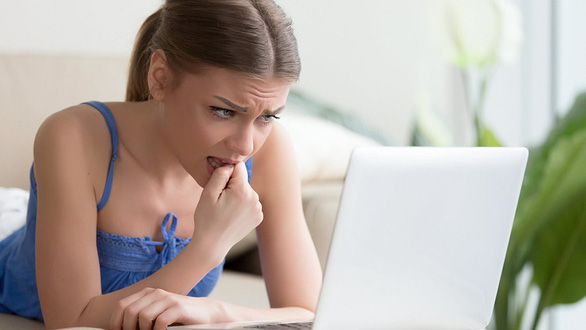 Tra cứu thông tin sức khỏe trên Google - Ảnh: Dailymail