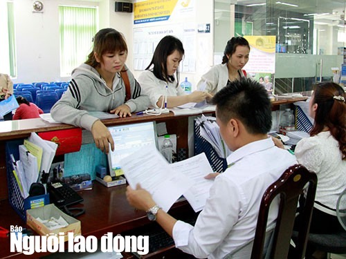 Công chức BHXH TP HCM trong giờ làm việc