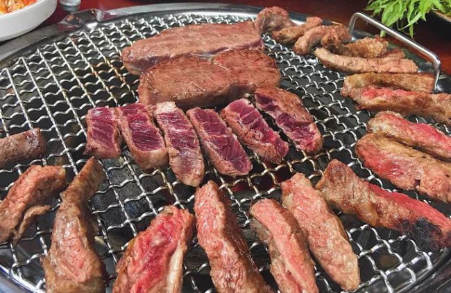 Bác sĩ khuyên người dân hạn chế ăn nhiều thịt, thịt xông khói, thực phẩm nướng