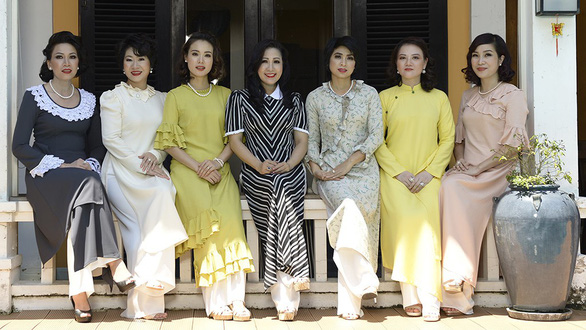 Các người mẫu trong bộ ảnh phục dựng bộ sưu tập ao dài Lemur - Ảnh: THÁI VŨ VŨ/VIỆN TRANG PHỤC VIỆT
