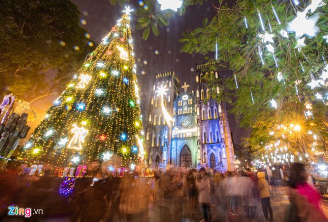 Người dân cả nước có thể đón đêm Giáng sinh trong tiết trời se lạnh. Ảnh: Việt Linh.