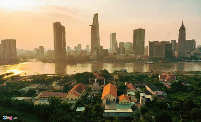 Di tích kiến trúc nghệ thuật Nhà thờ Thủ Thiêm và Tu viện Hội Dòng Mến Thánh Giá Thủ Thiêm nằm tại quận 2, là hai công trình vừa được UBND TP.HCM xếp hạng di tích cấp thành phố.