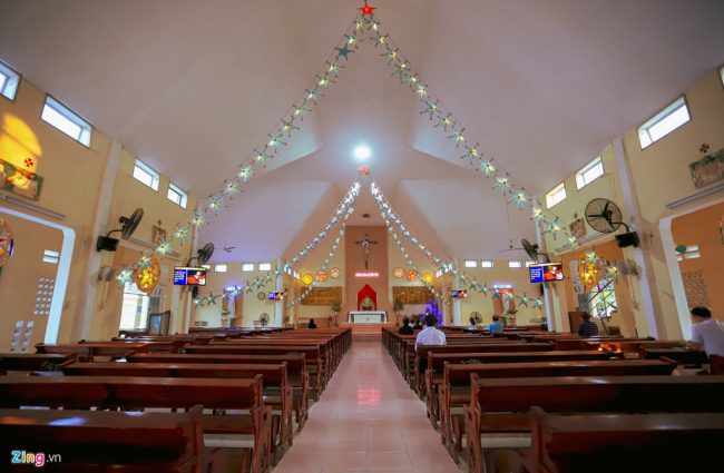 Về mặt kiến trúc, nhà thờ hiện nay không phải là nhà thờ lớn nhưng là sự tiếp nối của nhiều thế hệ giáo dân hàng trăm năm qua. Năm 1859 Cha sở tiên khởi Gabriel Nguyễn Khắc Thành chính thức về coi sóc Họ đạo Thủ Thiêm. Họ đạo lấy mốc điểm này là năm Họ đạo thành lập.