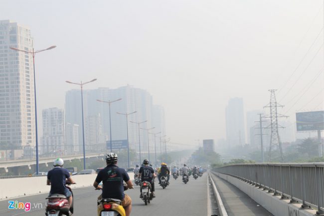 Phường Thảo Điền (quận 2) lại mù mịt trong ô nhiễm. Ảnh: Thu Hằng.