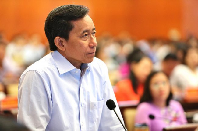 Giám đốc Sở Nội vụ Trương Văn Lắm trả lời vấn đề đại biểu quan tâm về thu nhập tăng thêm