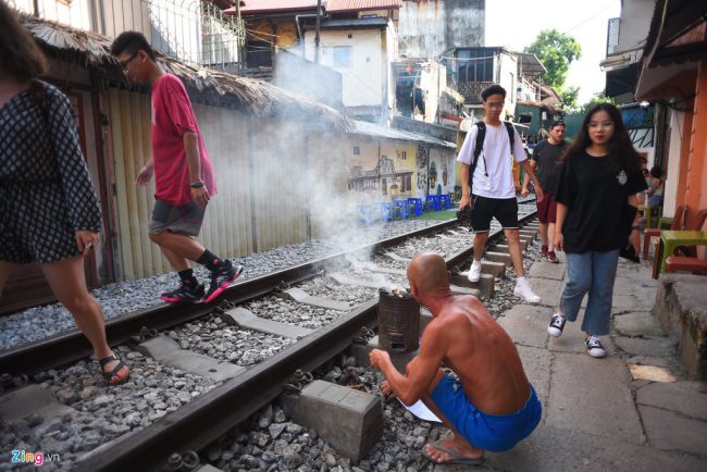 Vẫn còn khoảng 37.000 bếp than tổ ong đang tồn tại ở Hà Nội. Ảnh: Duy Hiệu