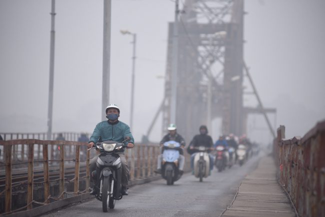 Hai tháng gần đây, Hà Nội ít khi có ngày trời trong xanh do ô nhiễm không khí. Ảnh: Duy Hiệu
