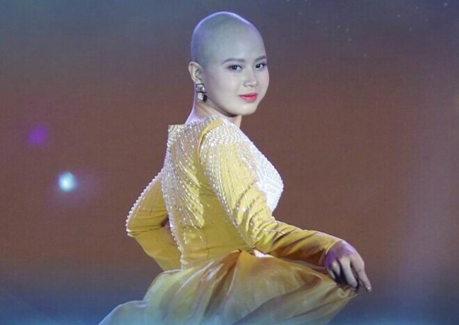 Thủy Tiên nhận giải "Miss truyền cảm hứng" - một trong những giải thưởng phụ của cuộc thi. Ảnh: BTC cung cấp