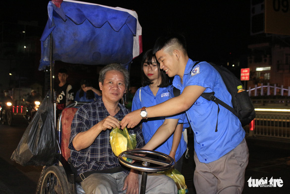 Nụ cười khi được sẻ chia