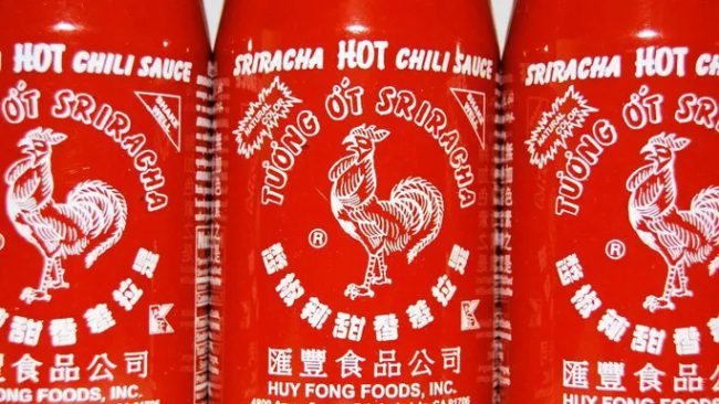 Tương ớt Sriracha nhãn hiệu con gà trống của Huy Fong Foods. Ảnh: ISTOCK