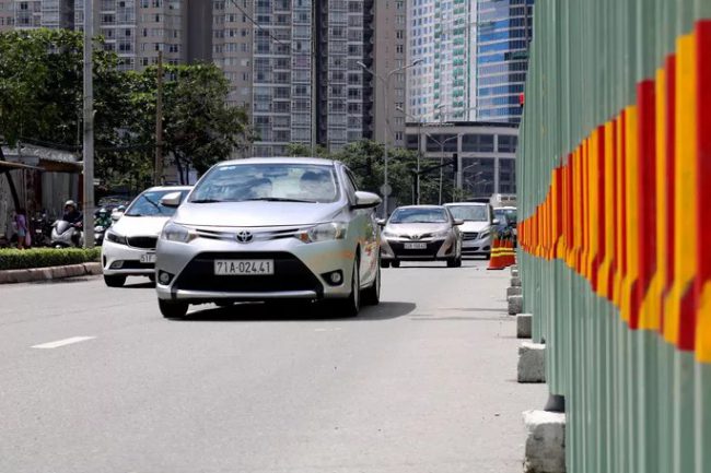 Đường Nguyễn Hữu Cảnh hiện một số đoạn đã được rào chắn để phục vụ thi công