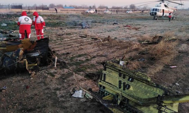 Hiện trường máy bay Boeing 737 chở 170 người gặp nạn ở ngoại ô Iran hôm nay. Ảnh: Twitter/ Yosef Yisrael.