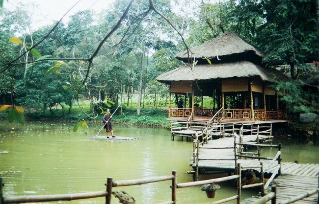 Một góc khuôn viên chùa Từ Hiếu.