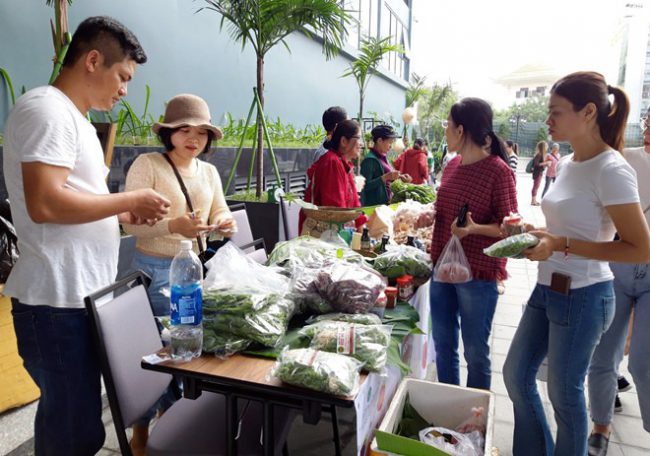 Rau, nấm sạch hút khách