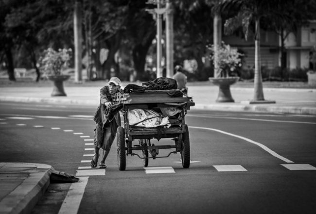 Những cuộc mưu sinh vất vả nơi xứ người có thể giúp nhiều gia đình đổi đời