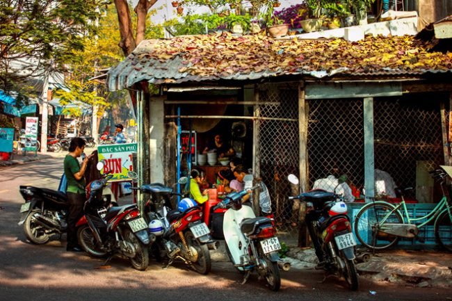 Trong rất nhiều câu chuyện ly hương, chắc chắn có câu chuyện đất lành chim đậu, đất xấu chim bay