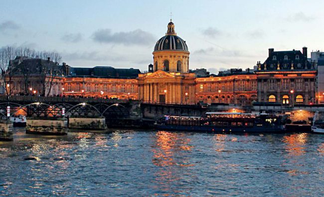 Collège Mazarin, Paris. Ảnh Tales of a Wanderer.