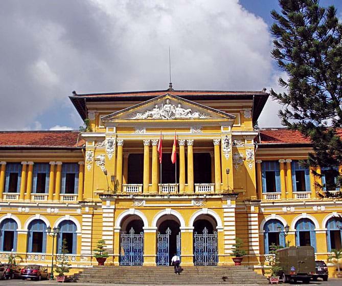 Tòa án Sài Gòn với dãy cột uy nghi. Ảnh wiki