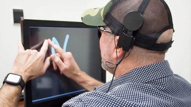 cong nghe giup nguoi mu nhin thay