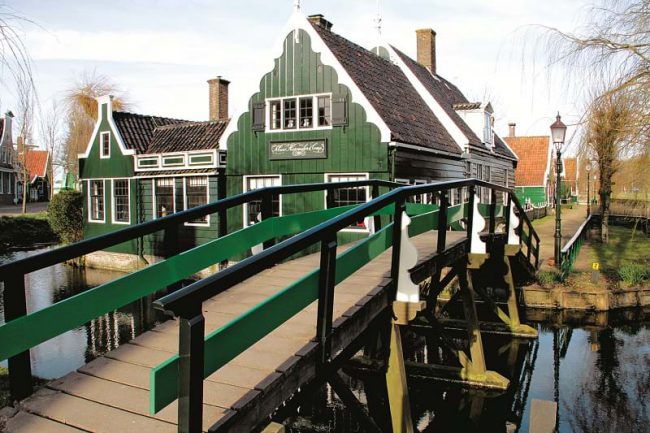 ngoi-lang-cua-nhung-nguoi-yeu-lich-su