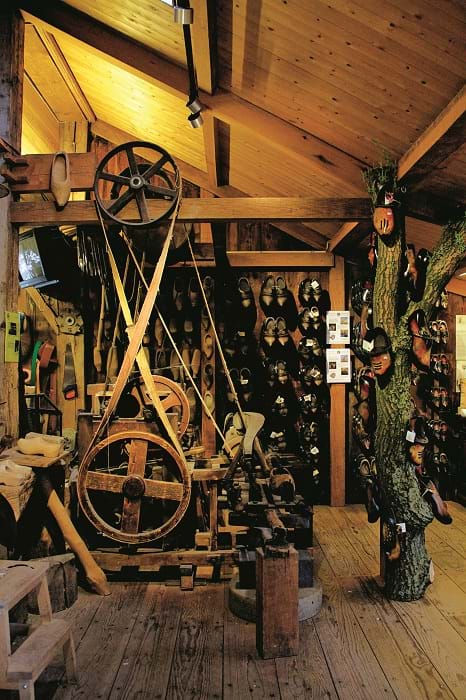 ngoi-lang-cua-nhung-nguoi-yeu-lich-su