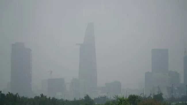 toa-nha-TP.HCM-bong-dung-bien-mat