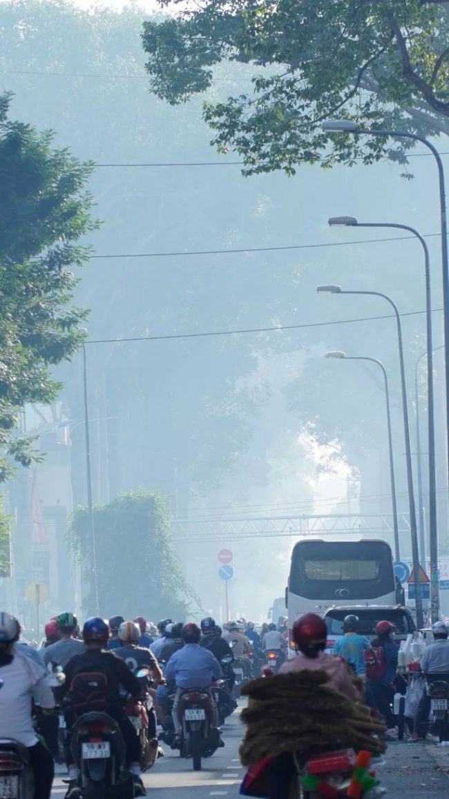 toa-nha-TP.HCM-bong-dung-bien-mat