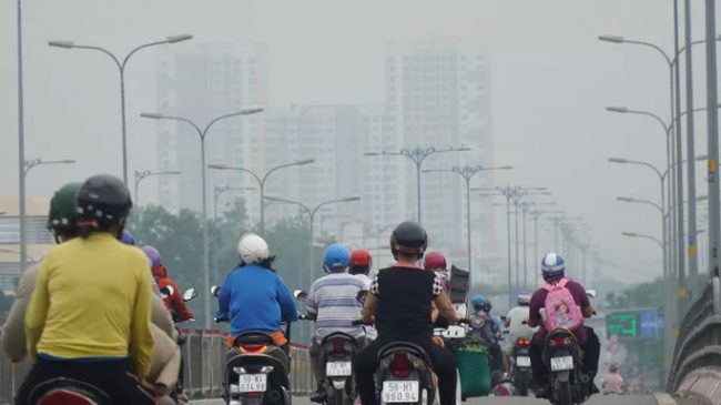 toa-nha-TP.HCM-bong-dung-bien-mat