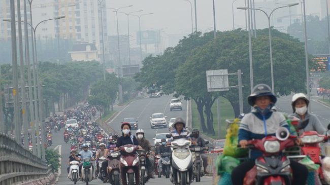 toa-nha-TP.HCM-bong-dung-bien-mat