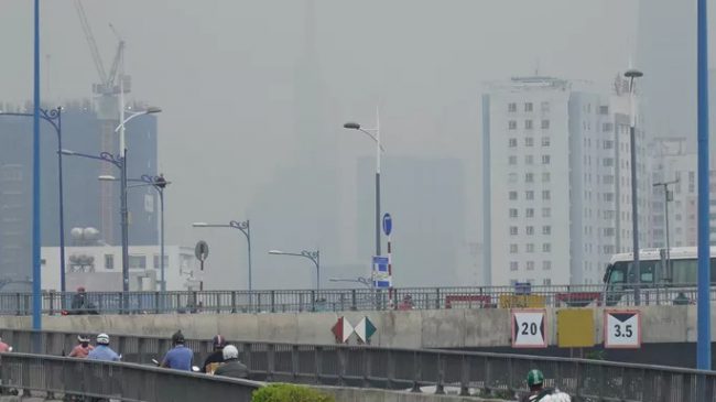 toa-nha-TP.HCM-bong-dung-bien-mat