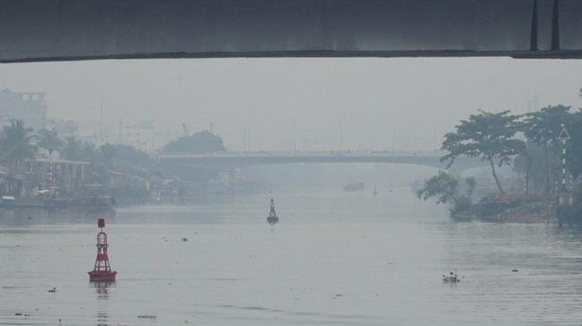 toa-nha-TP.HCM-bong-dung-bien-mat