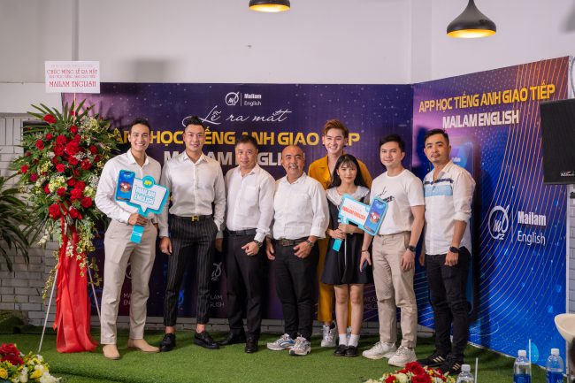 MC Quốc Thuận, ca sỹ Nam Cường cùng dàn nghệ sỹ nổi tiếng của showbiz Việt chúc mừng app "Mailam English" ra mắt