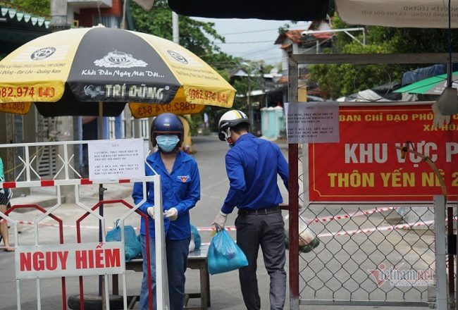 shipper-ao-xanh-di-cho-giup-dan