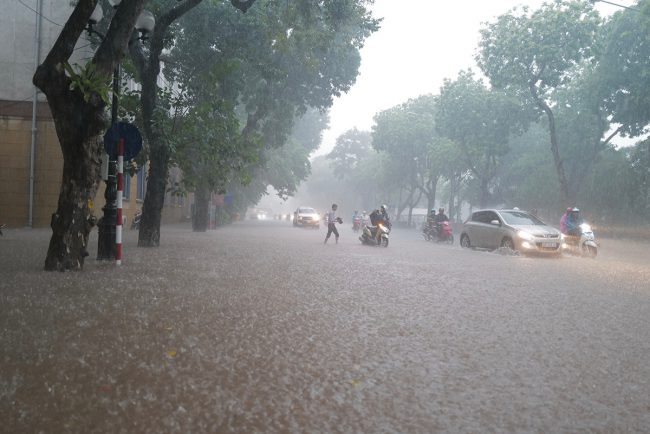 pho-quanh-ho-guom-ngap-sau