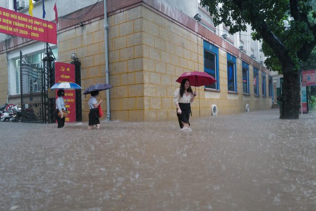 pho-quanh-ho-guom-ngap-sau