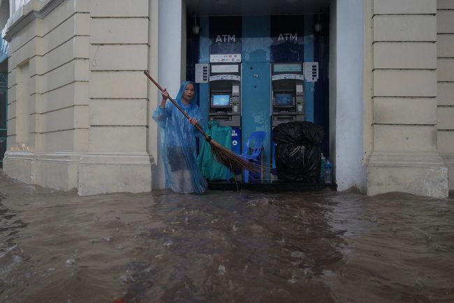 pho-quanh-ho-guom-ngap-sau