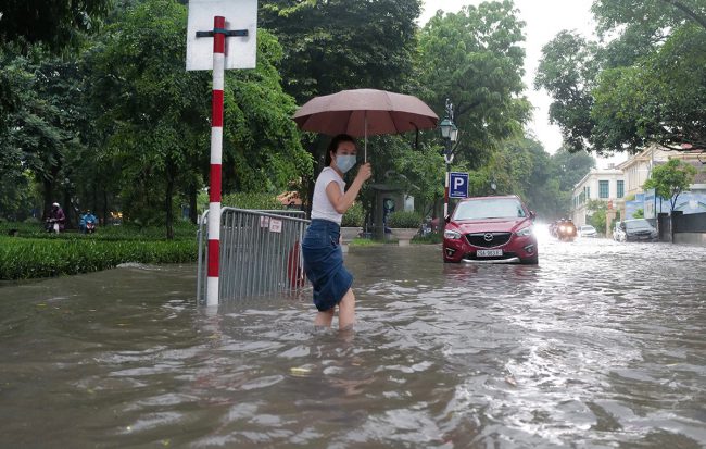 pho-quanh-ho-guom-ngap-sau